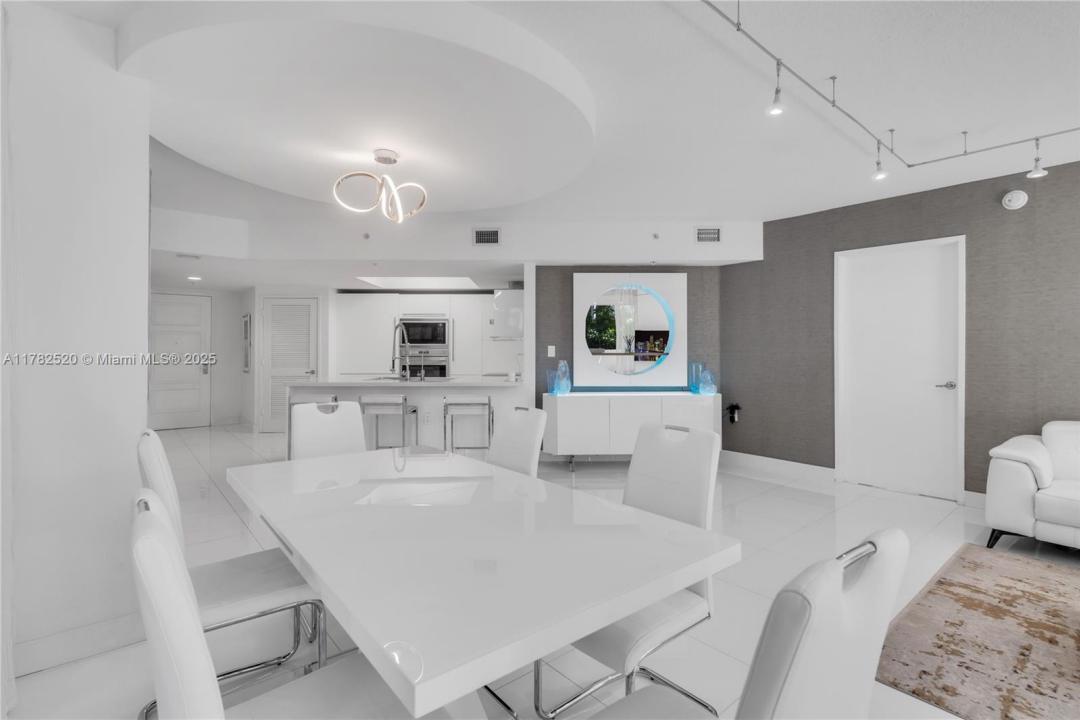 200 Sunny Isles Blvd 2504 Lanai 2-504, Sunny Isles Beach, 佛罗里达州 33160, 美国