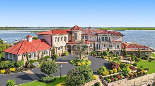 1101 Harbor Road, Hempstead, Nowy Jork 11557, USA