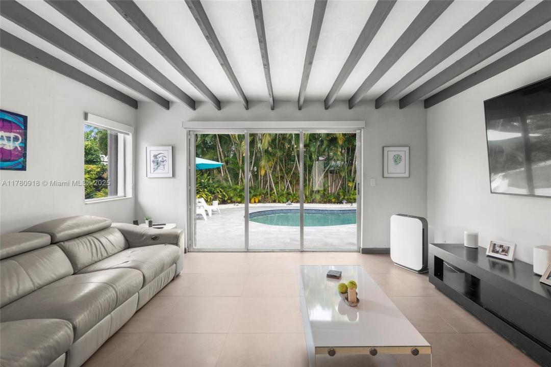 425 NE 114th St, Miami, Floryda 33161, USA