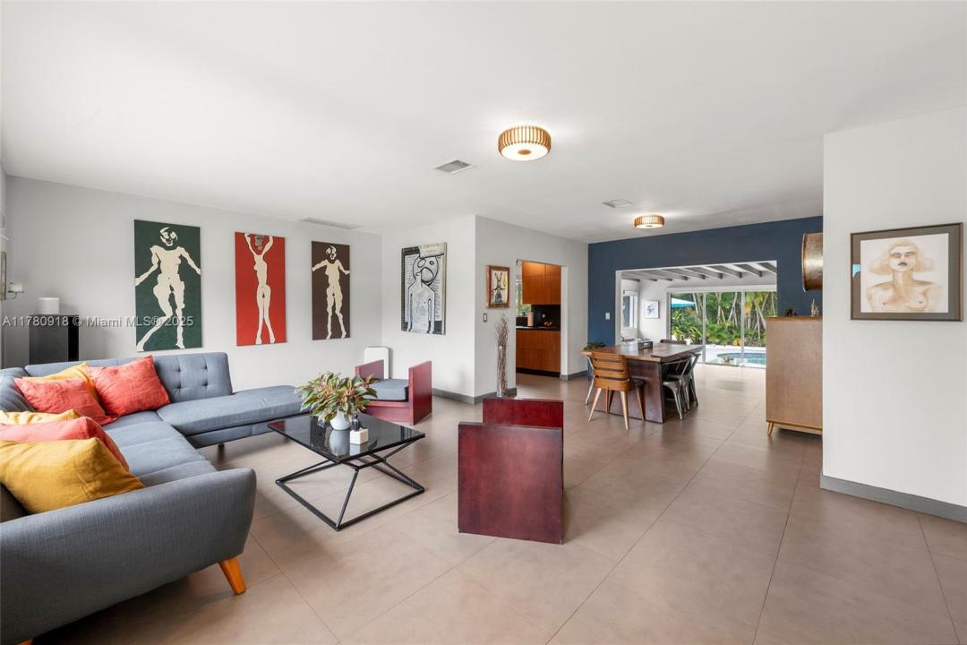 425 NE 114th St, Miami, Floryda 33161, USA