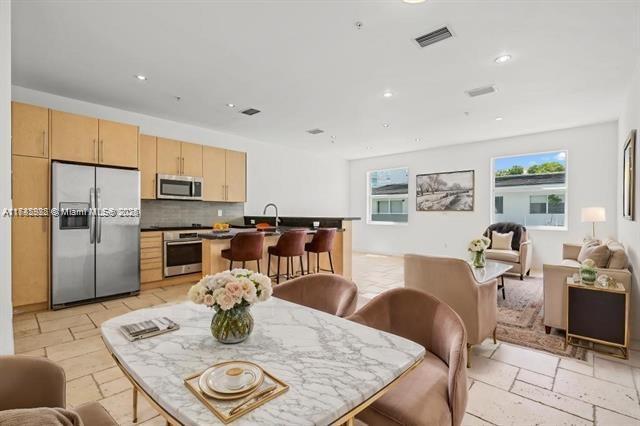 1101 101st St 8, Bay Harbor Islands, 佛罗里达州 33154, 美国