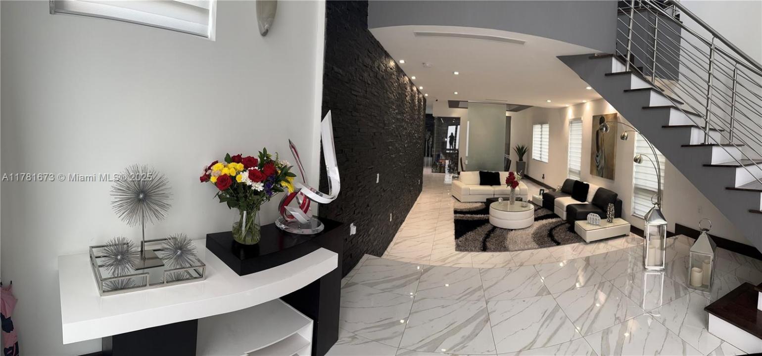 8272 NW 33rd Ter, Doral, Florida 33122