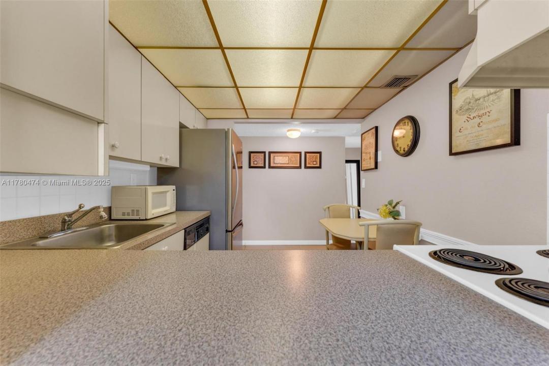 2101 Atlantic Shores Blvd 201, Hallandale Beach, 佛罗里达州 33009, 美国