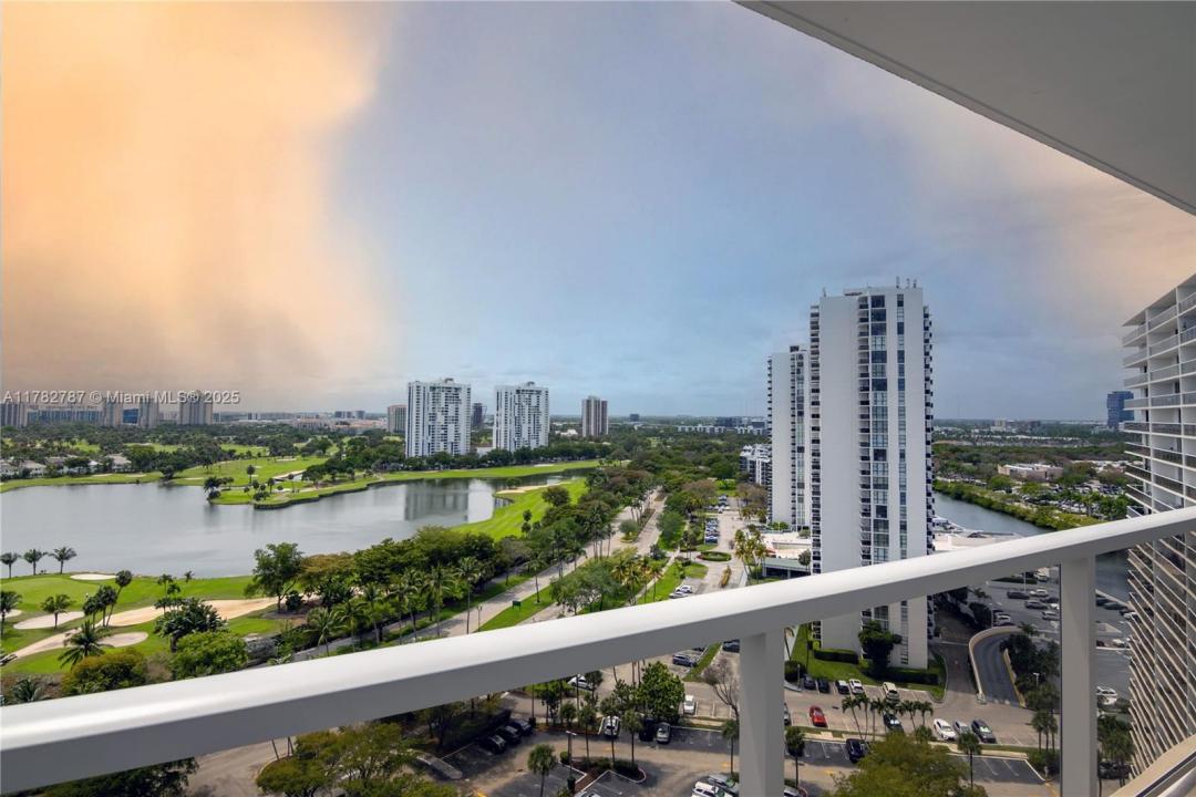 3731 N Country Club Dr 1927, Aventura, Florida 33180