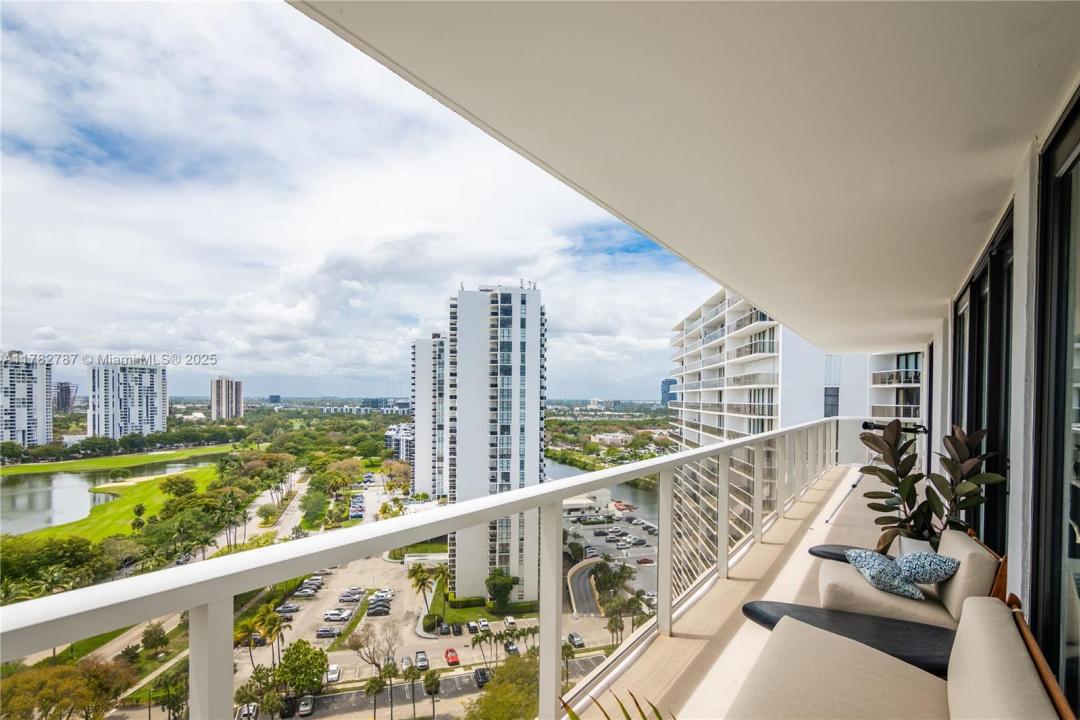 3731 N Country Club Dr 1927, Aventura, Florida 33180