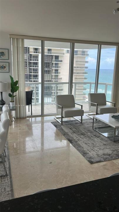 6365 Collins Ave 1508, Miami Beach, Florida 33141, USA