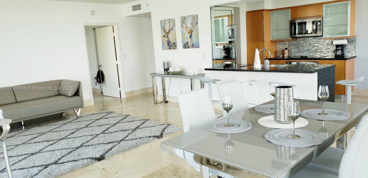 6365 Collins Ave 1508, Miami Beach, Florida 33141, USA