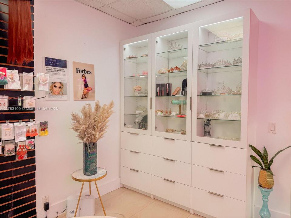 7287 W Flagler St, Miami, Florida 33144, USA