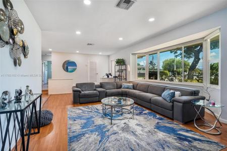 1899 NE 186th St, North Miami Beach, Florida 33179, USA