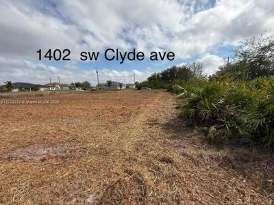 1402 Clyde AVE S, Lehigh Acres, Florida 33976, USA