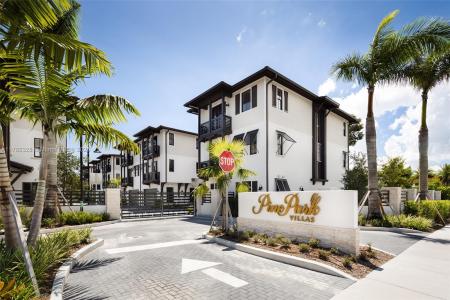 7498 SW 100th Street 8, Pinecrest, Florida 33156, USA