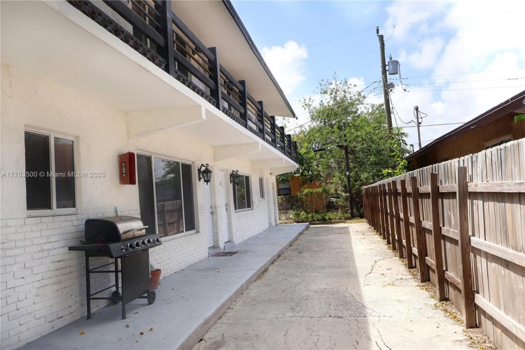 715 NW 5th Ave, Pompano Beach, Florida 33060, USA