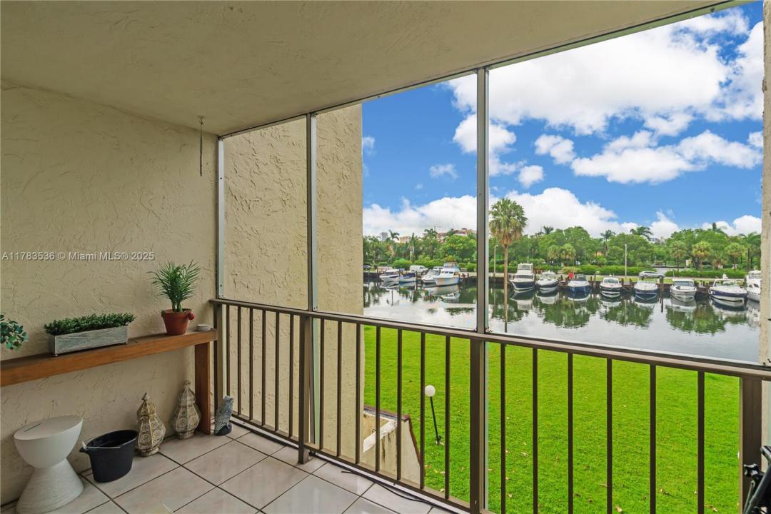 601 Three Islands Blvd 304, Hallandale Beach, Florida 33009, Amerika Birleşik Devletleri