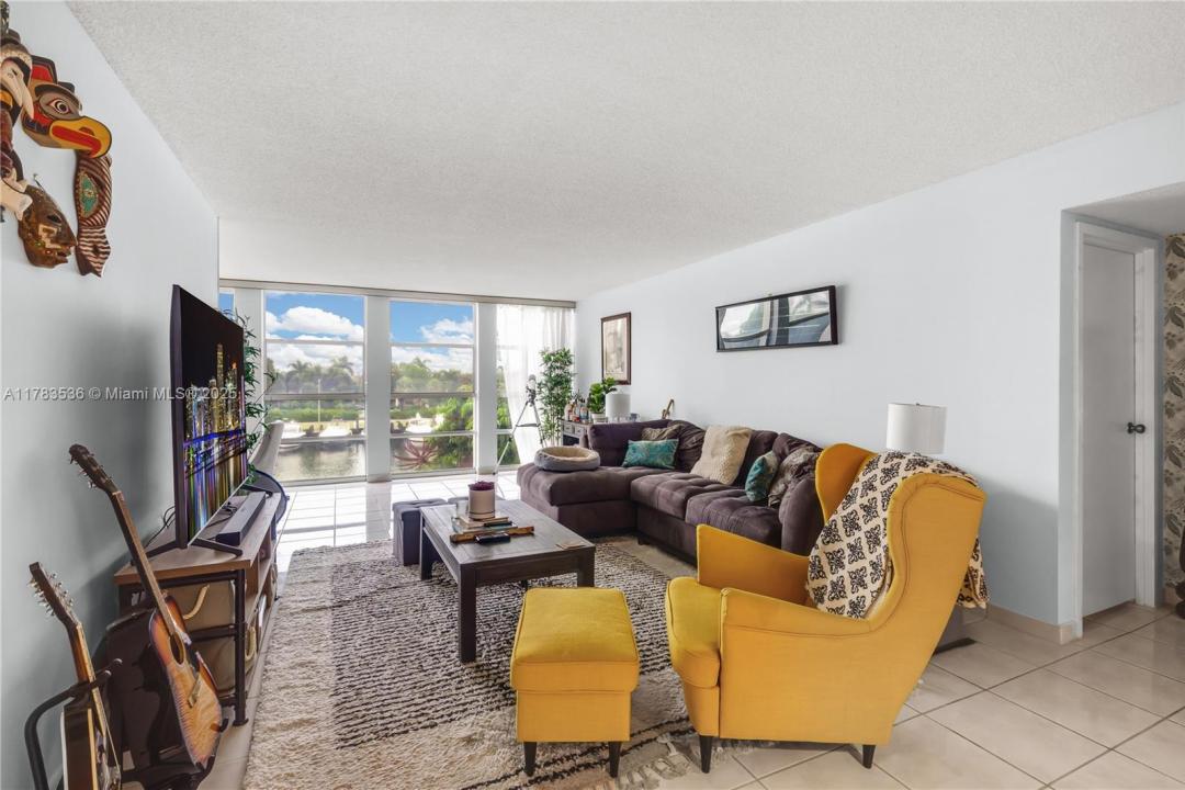 601 Three Islands Blvd 304, Hallandale Beach, Florida 33009, Amerika Birleşik Devletleri