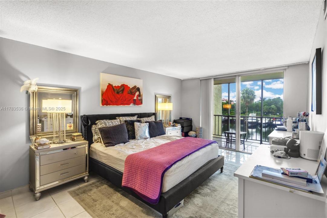 601 Three Islands Blvd 304, Hallandale Beach, Florida 33009, Amerika Birleşik Devletleri