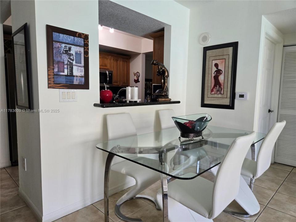 4242 NW 2nd St 706, Miami, פלורידה 33126, ארצות הברית של אמריקה 