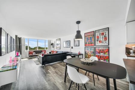 8233 Harding Ave 607, Miami Beach, Florida 33141, USA