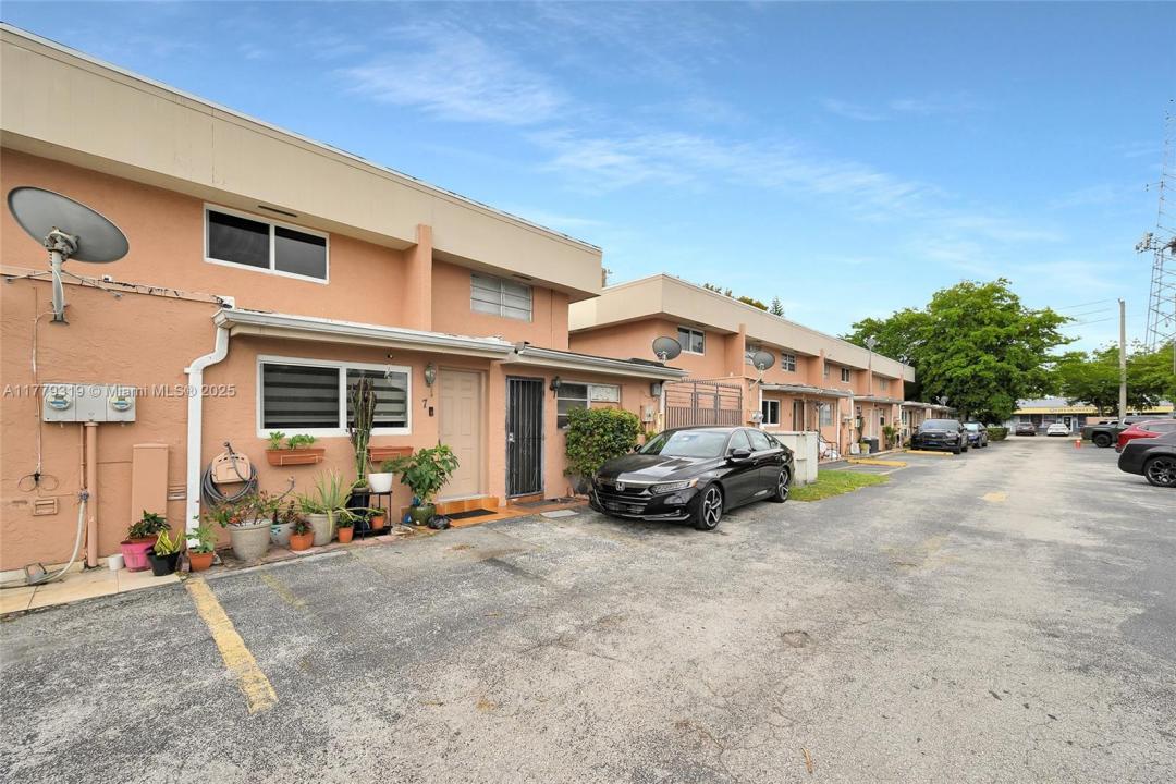10881 SW 6th St 7, Sweetwater, 佛羅里達州 33174, 美國