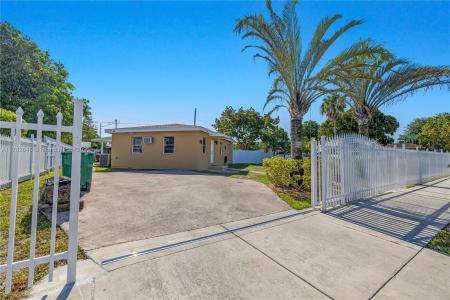 15231 NW 28th Pl, Miami Gardens, Florida 33054, USA