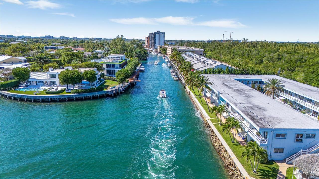 2700 NE 135th St 32, North Miami, Флорида 33181, Соединенные Штаты