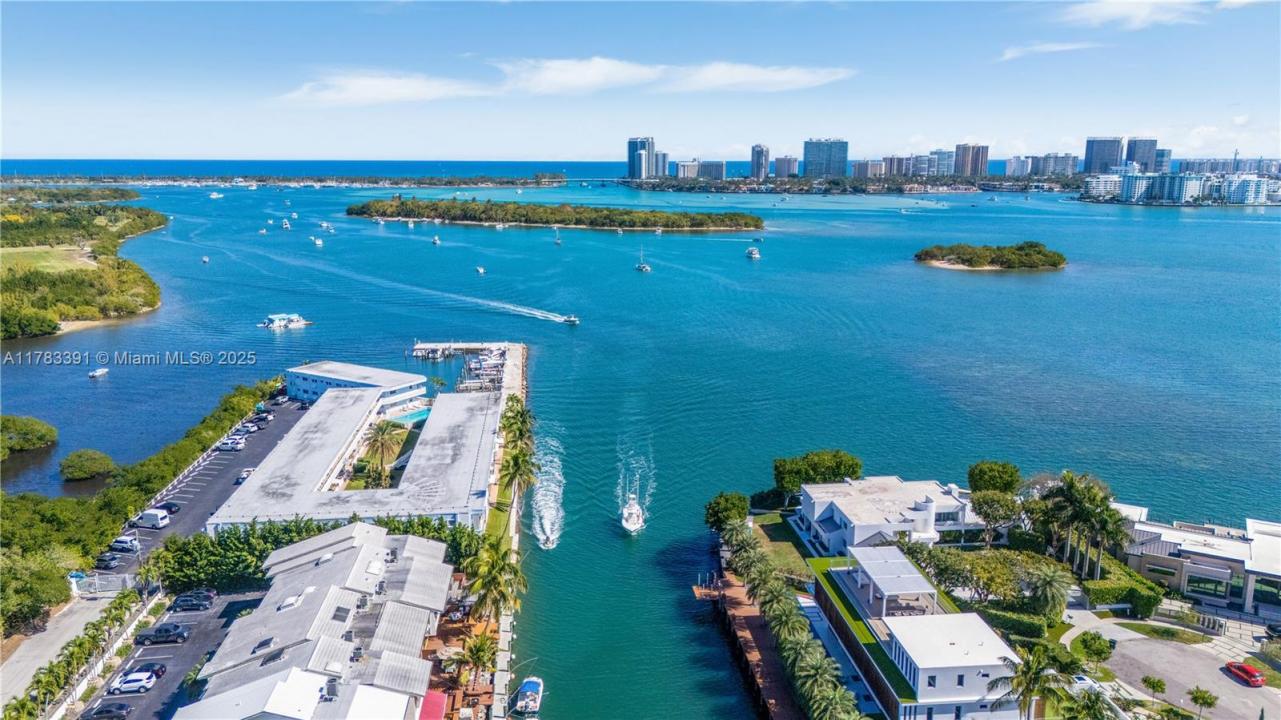 2700 NE 135th St 32, North Miami, Флорида 33181, Соединенные Штаты