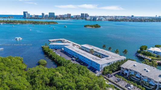 2700 NE 135th St 32, North Miami, Florida 33181, USA