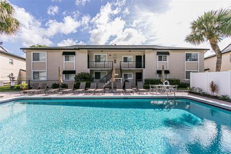 4020 Crystal Lake Dr 209, Deerfield Beach, Florida 33064, USA