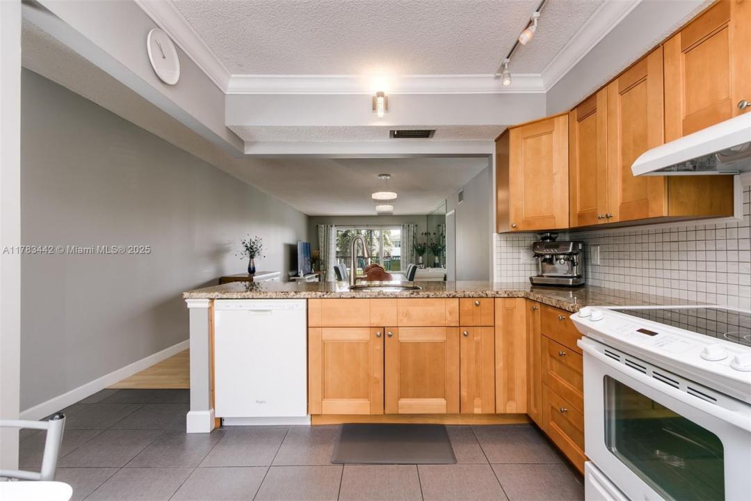 4020 Crystal Lake Dr 209, Deerfield Beach, 佛羅里達州 33064, 美國
