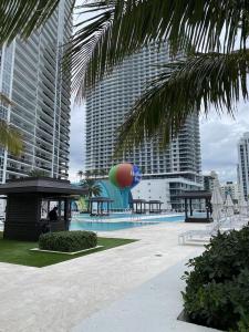 1830 S Ocean Dr 2212, Hallandale Beach, Florida 33009, USA