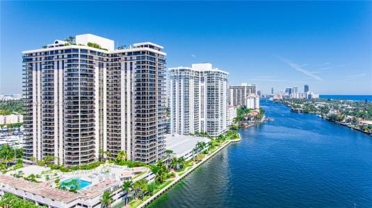19667 Turnberry Way 3F, Aventura, Florida 33180, USA