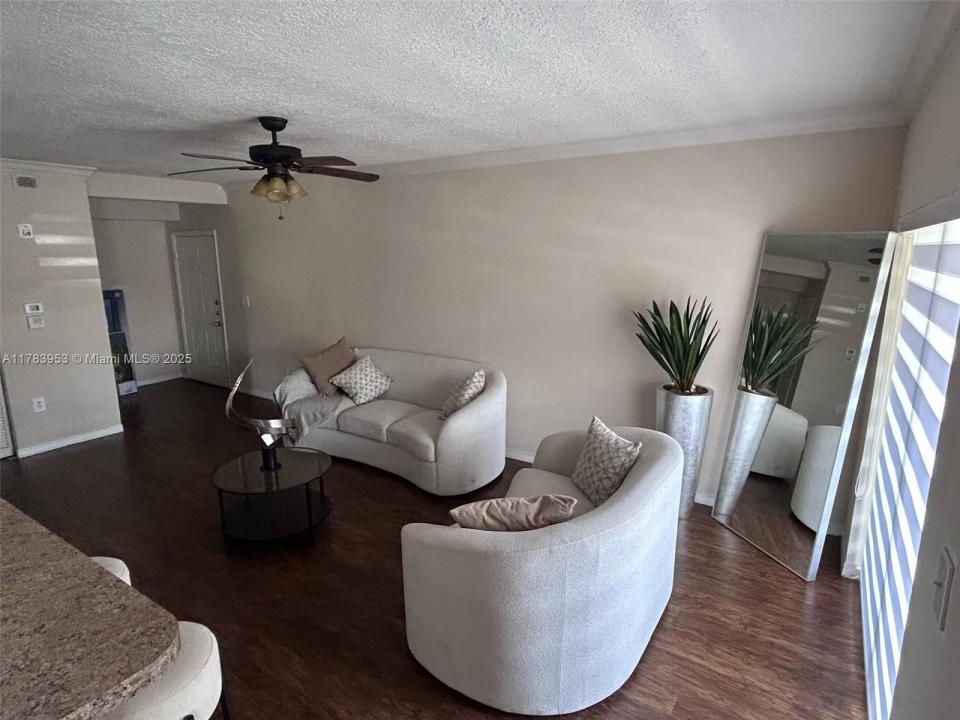11631 SW 2nd St 20101, Pembroke Pines, 佛罗里达州 33025, 美国