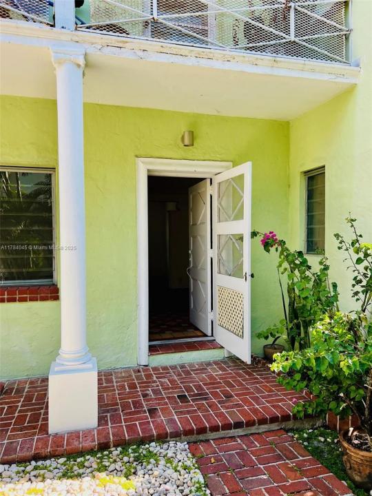 2830 Pine Tree Dr 1, Miami Beach, Florida 33139, Stati Uniti