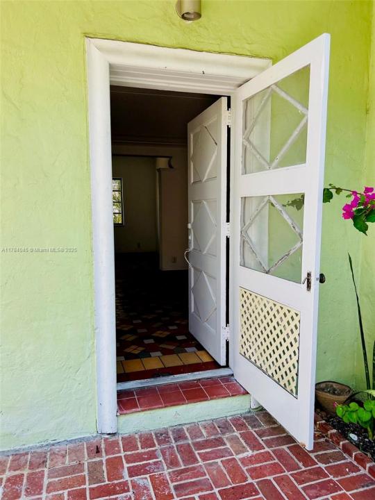 2830 Pine Tree Dr 1, Miami Beach, Florida 33139, Stati Uniti