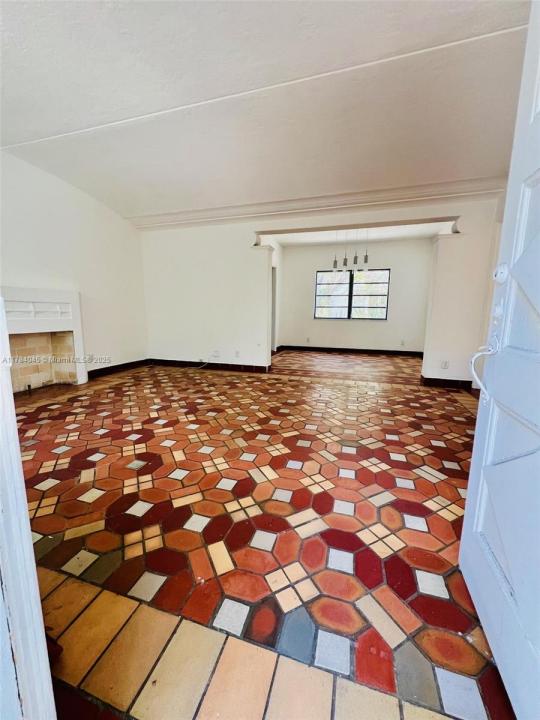 2830 Pine Tree Dr 1, Miami Beach, Florida 33139, Stati Uniti