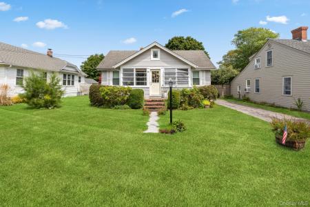 64 Point Street, Riverhead, Nova Iorque 11970, Estados Unidos