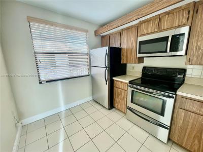 6061 Balboa Cir 304, Boca Raton, Florida 33433, USA