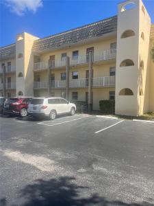 8500 Sunrise Lakes Blvd 106, Sunrise, Florida 33322, USA