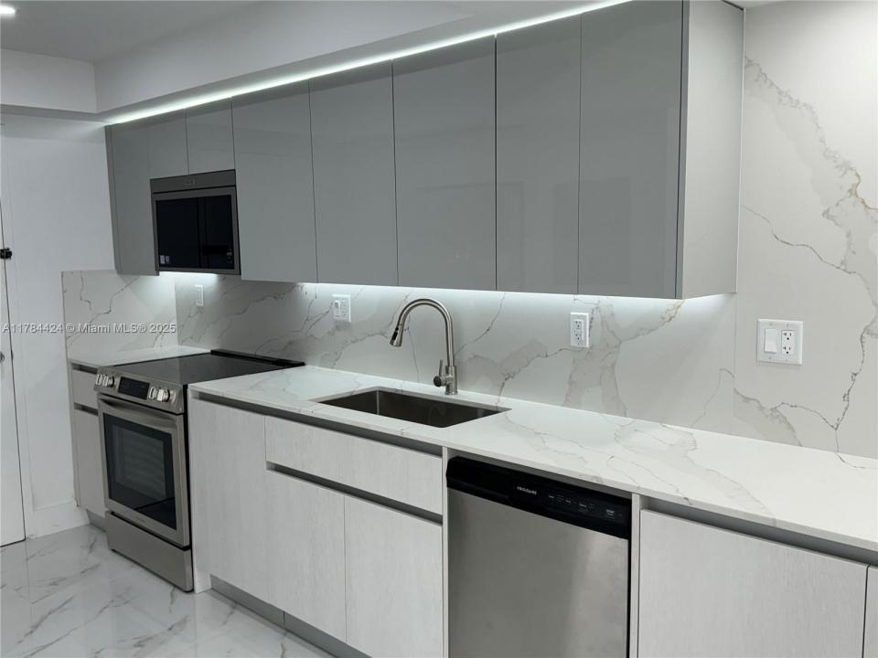 18031 Biscayne Blvd 502, Aventura, Floride 33160, États-Unis