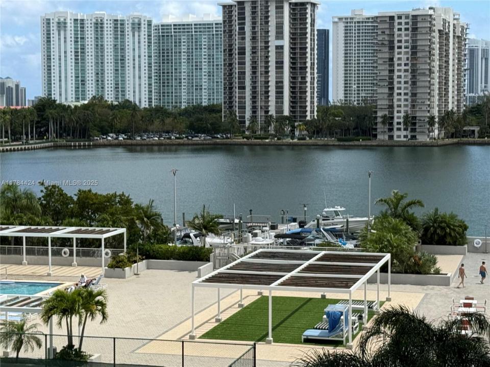 18031 Biscayne Blvd 502, Aventura, Floride 33160, États-Unis