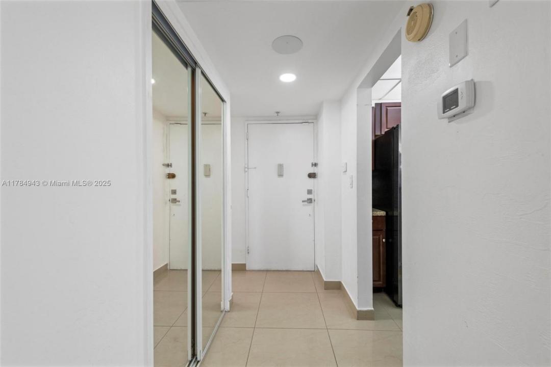 19380 Collins Ave PH-6, Sunny Isles Beach, Floryda 33160, USA