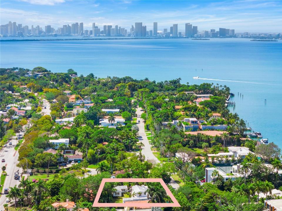 6371 N Bay Rd, Miami Beach, Florida 33141