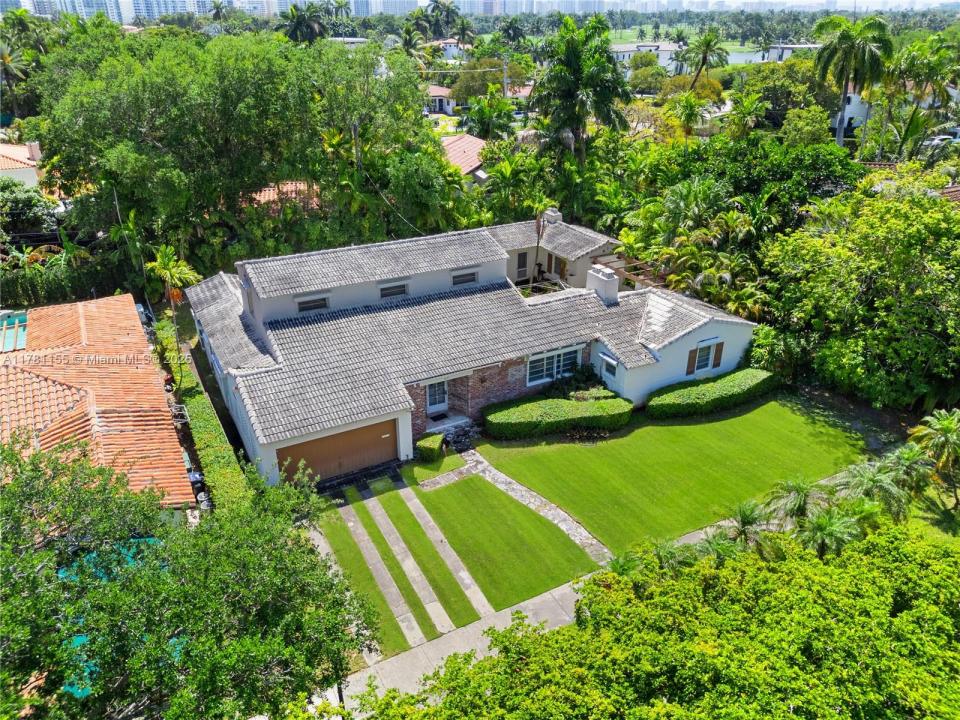 6371 N Bay Rd, Miami Beach, Florida 33141