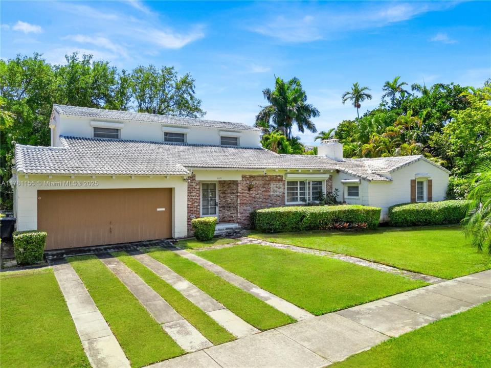 6371 N Bay Rd, Miami Beach, Florida 33141