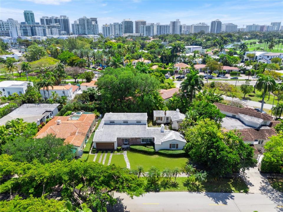6371 N Bay Rd, Miami Beach, Florida 33141
