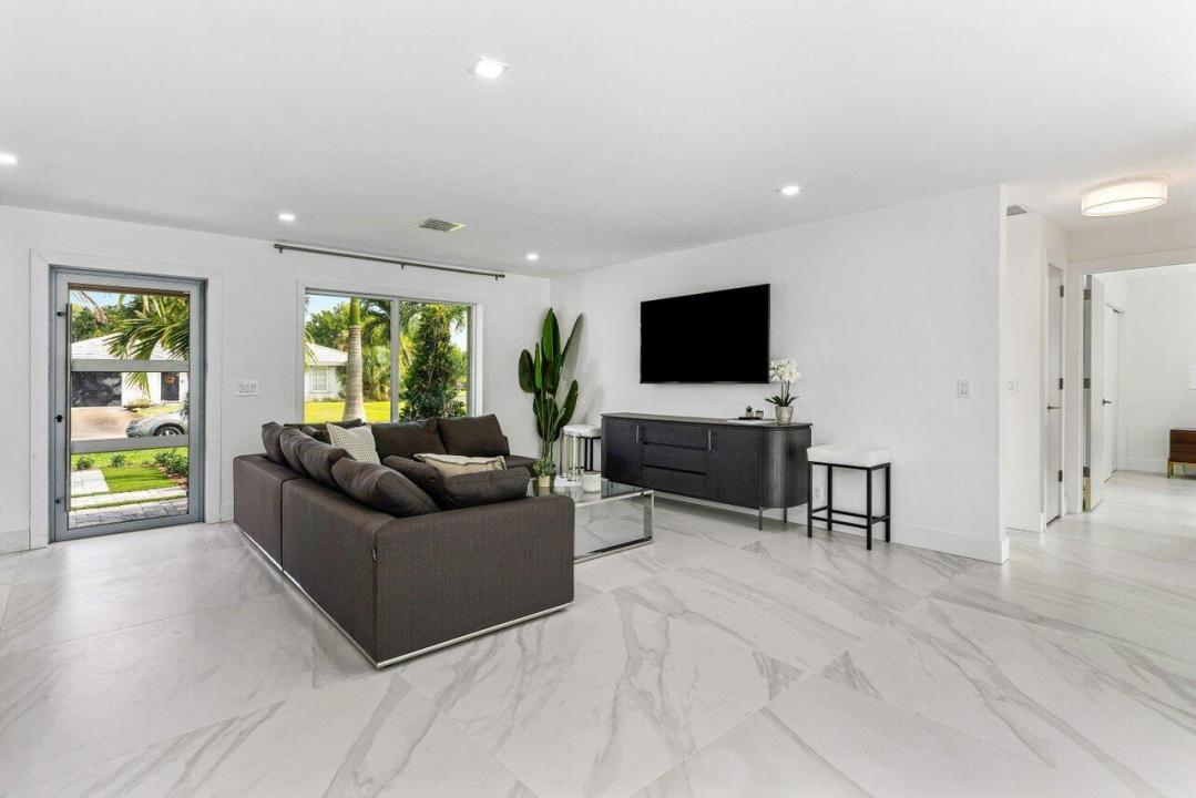 902 SW 27th Place, Boynton Beach, Florida 33435