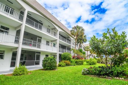 581 Blue Heron Dr 112-B, Hallandale Beach, Florida 33009, USA