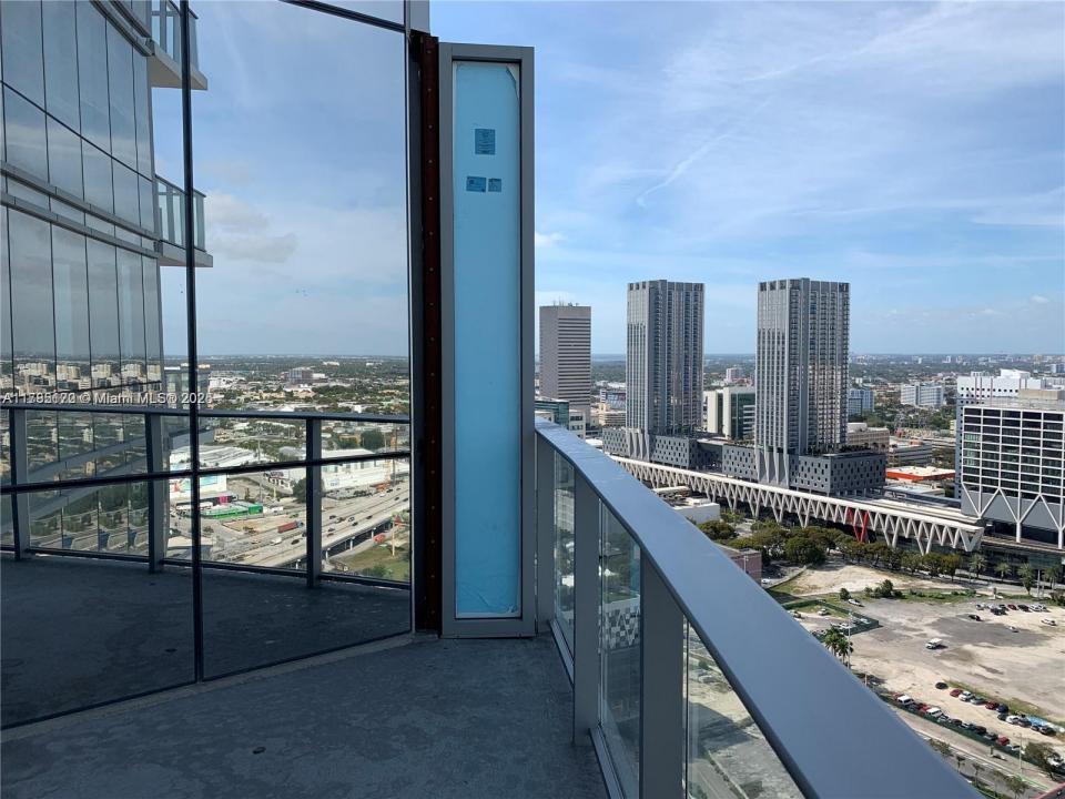 851 NE 1st Ave 3002, Miami, Florida 33132, Stati Uniti