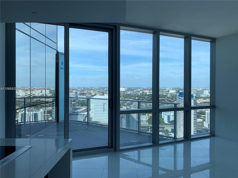 851 NE 1st Ave 3002, Miami, Florida 33132, Stati Uniti