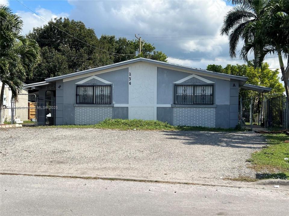 236 NW 9th Ave, South Bay, Florida 33493, Amerika Birleşik Devletleri