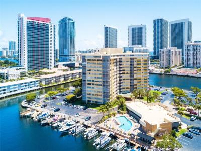 100 Golden Isles Dr PH 1, Hallandale Beach, Florida 33009, USA